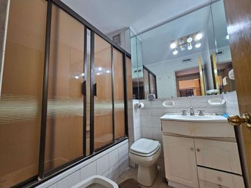 Venta piso 3 dormitorios dependencia cochera fija
