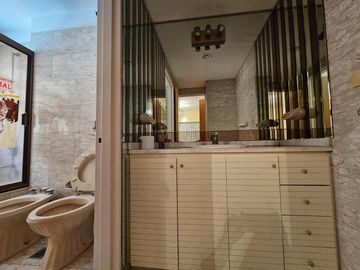 Venta piso 3 dormitorios dependencia cochera fija
