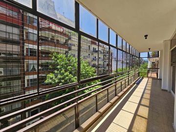 Venta piso 3 dormitorios dependencia cochera fija