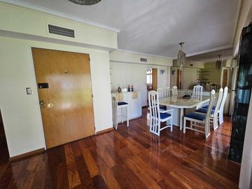 Venta piso 3 dormitorios dependencia cochera fija