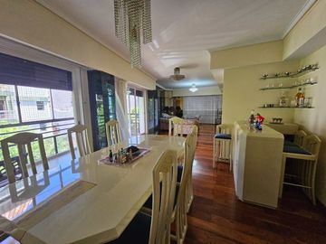 Venta piso 3 dormitorios dependencia cochera fija