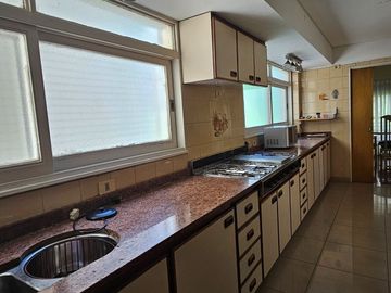 Venta piso 3 dormitorios dependencia cochera fija