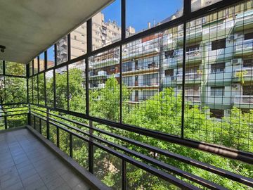 Venta piso 3 dormitorios dependencia cochera fija