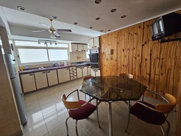 Venta piso 3 dormitorios dependencia cochera fija