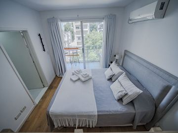 Monoambiente con cochera y balcón en Belgrano