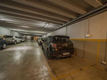 Monoambiente con cochera y balcón en Belgrano