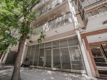 Monoambiente con cochera y balcón en Belgrano