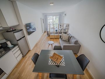 Monoambiente con cochera y balcón en Belgrano
