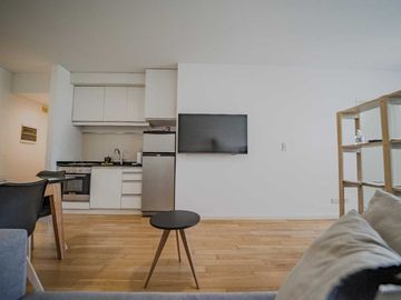 Monoambiente con cochera y balcón en Belgrano