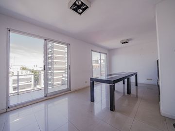Monoambiente con cochera y balcón en Belgrano