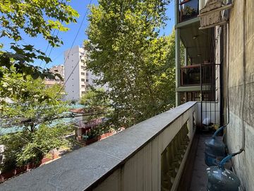 Venta 3 ambientes con balcon y patio en Balvanera