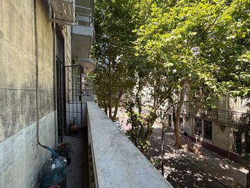 Venta 3 ambientes con balcon y patio en Balvanera