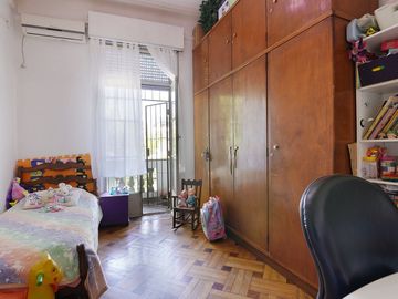 Venta 3 ambientes con balcon y patio en Balvanera