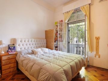 Venta 3 ambientes con balcon y patio en Balvanera