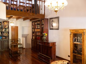 VENTA CASA 5 AMBIENTES PISCINA COCHERA QUINCHO