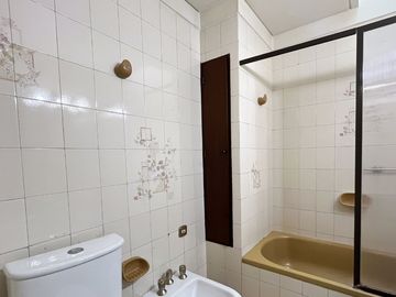 VENTA CASA 5 AMBIENTES PISCINA COCHERA QUINCHO