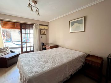 VENTA CASA 5 AMBIENTES PISCINA COCHERA QUINCHO
