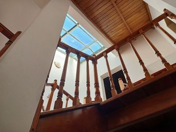 VENTA CASA 5 AMBIENTES PISCINA COCHERA QUINCHO
