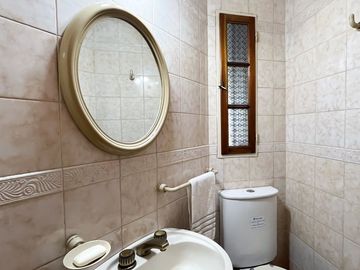 VENTA CASA 5 AMBIENTES PISCINA COCHERA QUINCHO
