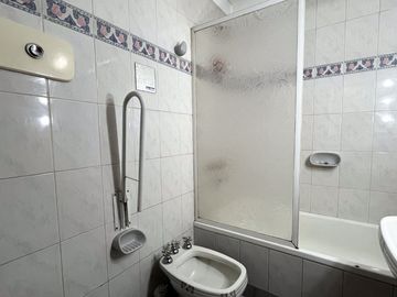 VENTA CASA 5 AMBIENTES PISCINA COCHERA QUINCHO