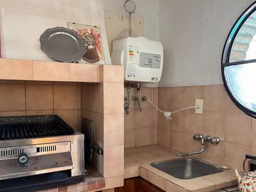 VENTA CASA 5 AMBIENTES PISCINA COCHERA QUINCHO