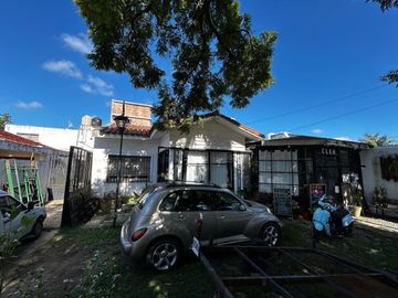 VENTA CASA A DEMOLER EN FADER Y TEJEDA