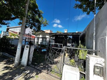 VENTA CASA A DEMOLER EN FADER Y TEJEDA