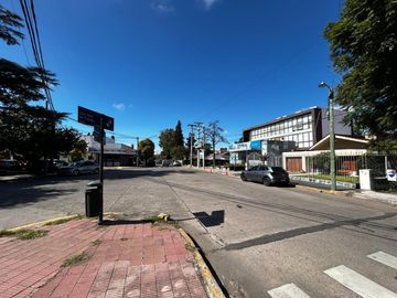 VENTA CASA A DEMOLER EN FADER Y TEJEDA