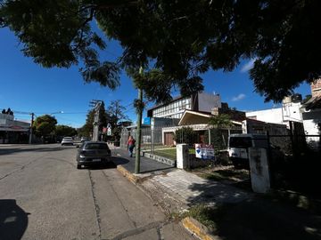 VENTA CASA A DEMOLER EN FADER Y TEJEDA
