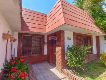 CASA EN  VENTA FLORENCIO VARELA 4 ambientes