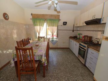 CASA EN  VENTA FLORENCIO VARELA 4 ambientes