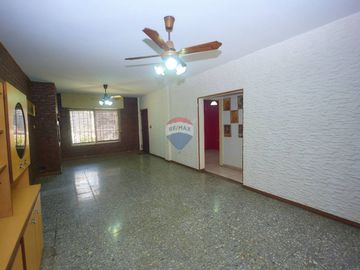 CASA EN  VENTA FLORENCIO VARELA 4 ambientes