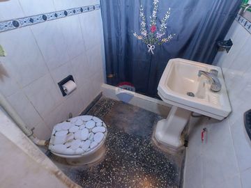 CASA EN  VENTA FLORENCIO VARELA 4 ambientes