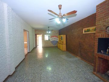 CASA EN  VENTA FLORENCIO VARELA 4 ambientes