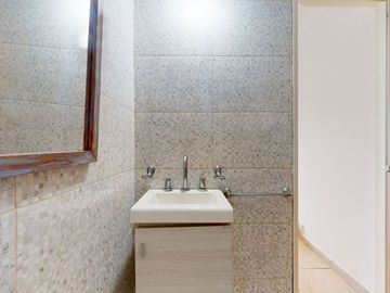 CASA DE 5 DORM. EN VENTA LA PLATA- PILETA Y PARQUE