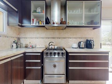 CASA DE 5 DORM. EN VENTA LA PLATA- PILETA Y PARQUE