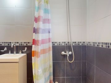 CASA DE 5 DORM. EN VENTA LA PLATA- PILETA Y PARQUE