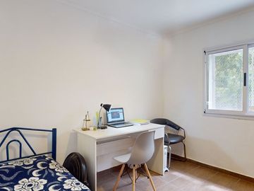 CASA DE 5 DORM. EN VENTA LA PLATA- PILETA Y PARQUE