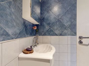 CASA DE 5 DORM. EN VENTA LA PLATA- PILETA Y PARQUE
