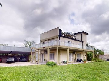 CASA DE 5 DORM. EN VENTA LA PLATA- PILETA Y PARQUE