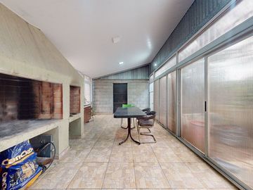 CASA DE 5 DORM. EN VENTA LA PLATA- PILETA Y PARQUE