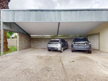 CASA DE 5 DORM. EN VENTA LA PLATA- PILETA Y PARQUE