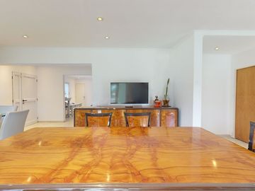 CASA DE 5 DORM. EN VENTA LA PLATA- PILETA Y PARQUE