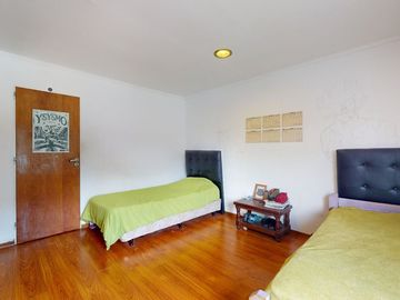 CASA DE 5 DORM. EN VENTA LA PLATA- PILETA Y PARQUE
