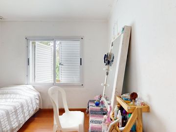 CASA DE 5 DORM. EN VENTA LA PLATA- PILETA Y PARQUE