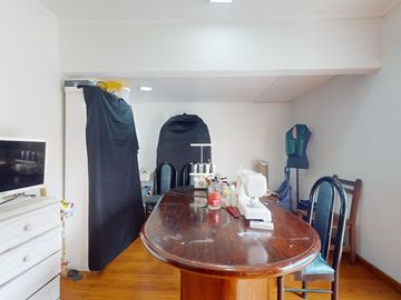 CASA DE 5 DORM. EN VENTA LA PLATA- PILETA Y PARQUE