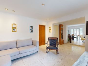 CASA DE 5 DORM. EN VENTA LA PLATA- PILETA Y PARQUE