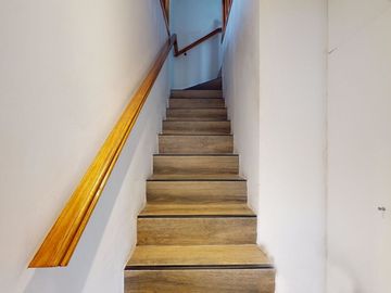 CASA DE 5 DORM. EN VENTA LA PLATA- PILETA Y PARQUE