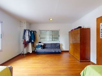 CASA DE 5 DORM. EN VENTA LA PLATA- PILETA Y PARQUE