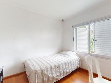 CASA DE 5 DORM. EN VENTA LA PLATA- PILETA Y PARQUE